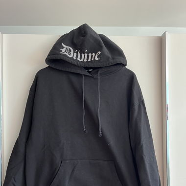 Schwarzer hoodie 