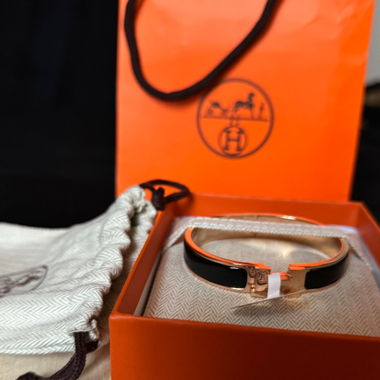 Bijou style H en noir et or (dupe Hermès)