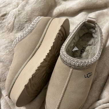 UGG Tasman