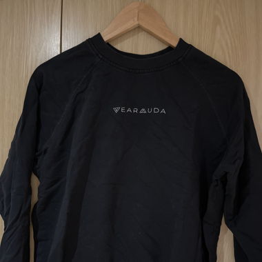Schwarzer Pulli