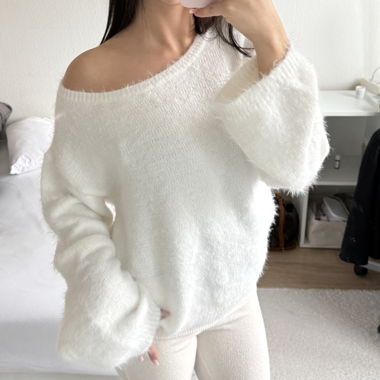 Weisser Off-Shoulder-Pullover