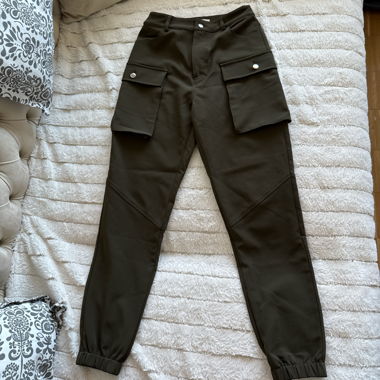 Dunkelolivegrüne Baggy Hosen 