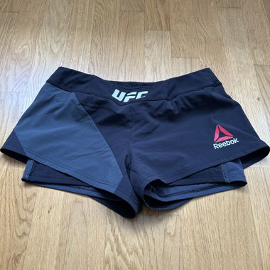 Reebok Sportshorts Grösse 30