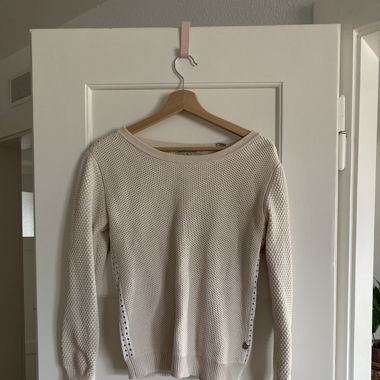 Creme-farbener Pullover