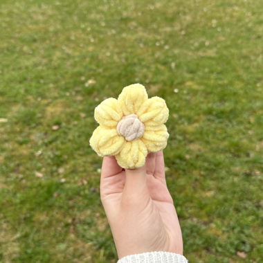 Elastico per capelli fiore in peluche giallo