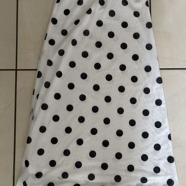 Jupe blanche à pois noirs