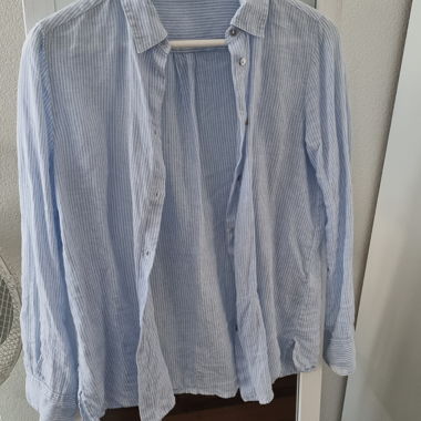 Chemise en lin bleu-blanc rayée