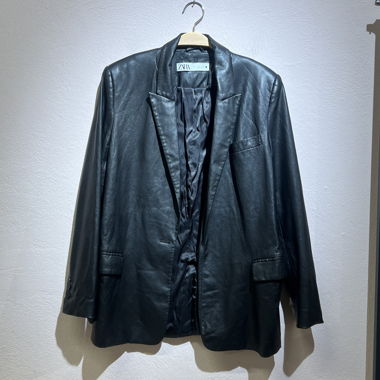 Blazer nero effetto pelle Zara