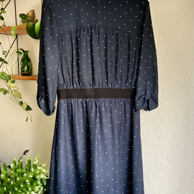 blaues Polka Dot Kleid mit Taillengurt