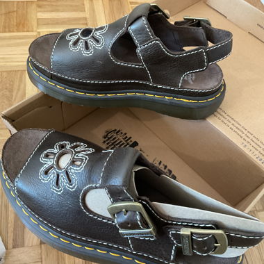 Sandales en cuir marron