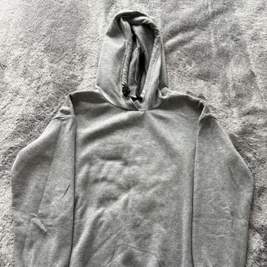 Selbstgemachter grauer Hoddie
