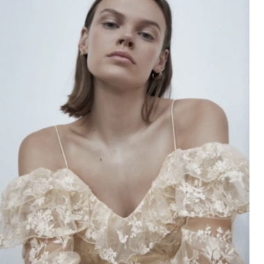 Blusa in pizzo beige