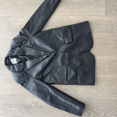 Schwarze Kunstlederjacke im Blazer-Stil