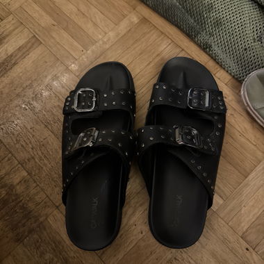 pantofole, Sandali