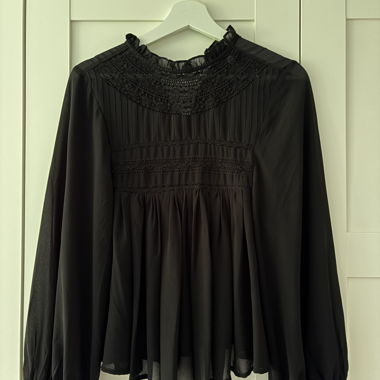 schwarze Bluse von Mango