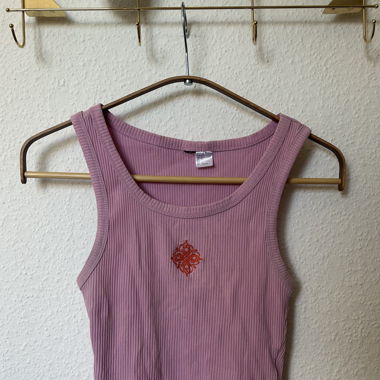pink tank top