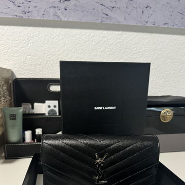 Saint Laurent Enveloppe mit Kette