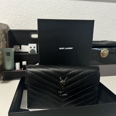 Saint Laurent Enveloppe mit Kette
