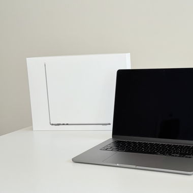 MacBook Air 15" M2–256 GB SSD, 8 GB RAM