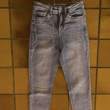 Hellblaue Jeans 