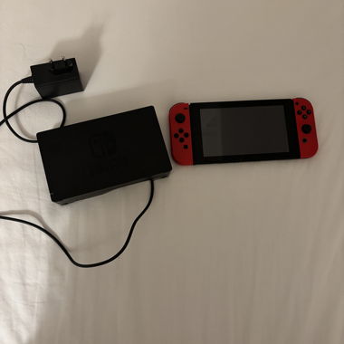 Nintendo Switch Konsole mit Dock rot