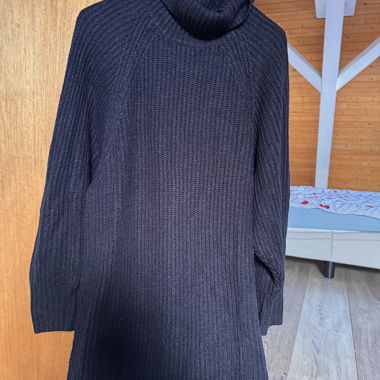 Black turtleneck sweater clockehouse