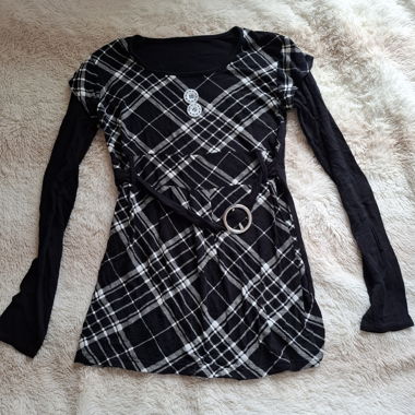 Maglia nera a quadri