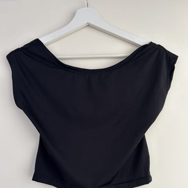 black backless crop top
