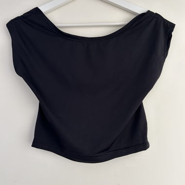 black backless crop top