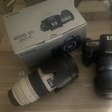 Canon EOS 5D Mark IV  2 Objektive