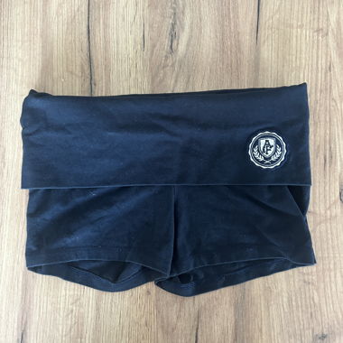 Pantaloncini neri con logo stemma