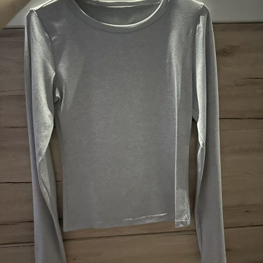T-shirt grigio a maniche lunghe