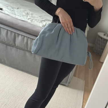 Hellblaue MNG Schultertasche