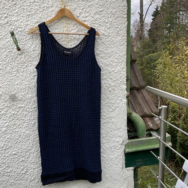 Robe sans manches en mesh bleu marine
