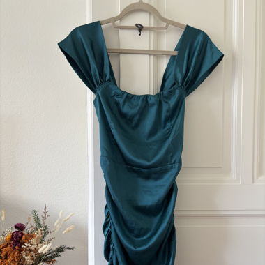 Robe moulant en satin 