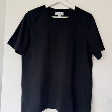 COS black T-shirt