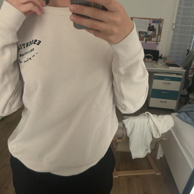 Sweatshirt