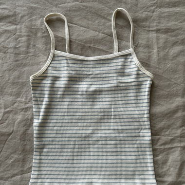 Top a righe blu