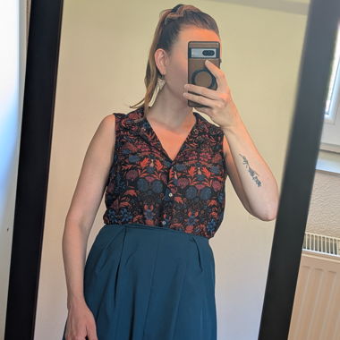 Blouse fleurie sans manches