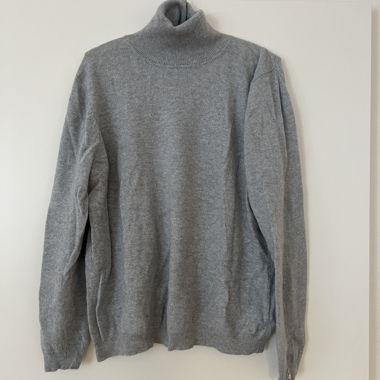 Pull à col roulé en cachemire gris