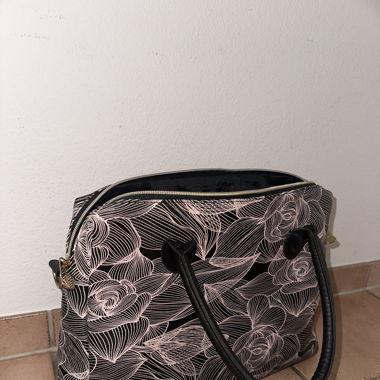 Handtasche