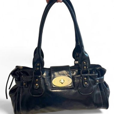 black shoulder bag