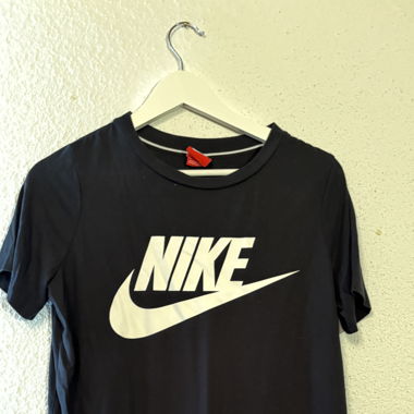 Schwarzes Nike T-Shirt