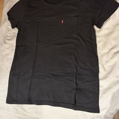Black Levi’s T‑Shirt with Chest Pocket