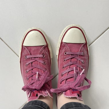 Weinrote Converse