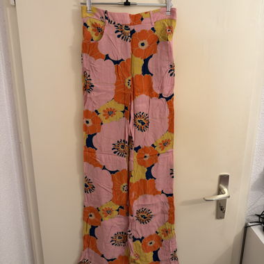 Pantalon à fleurs Zara