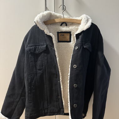 Jeansjacke mit Fell