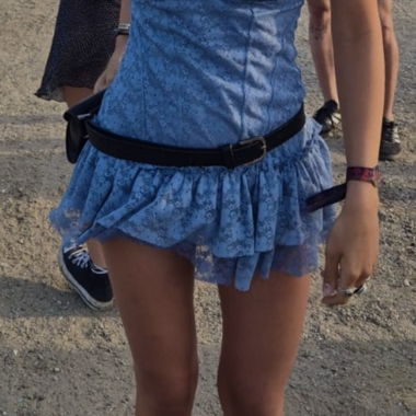 Un meraviglioso vestito blu Urban Outfitters.