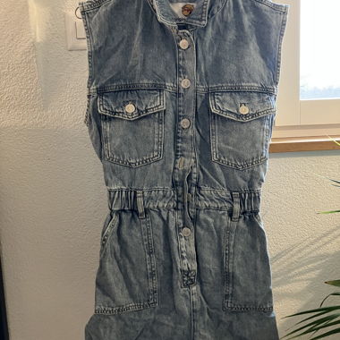 Ärmelloser Jeans-Jumpsuit kurz