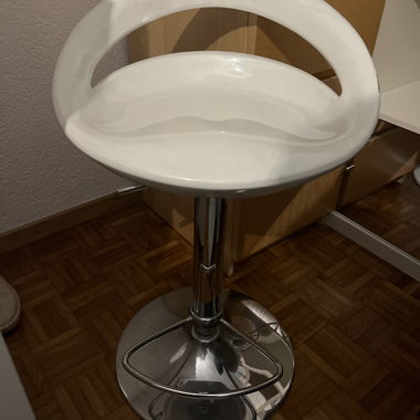 2 tabourets de bar blancs